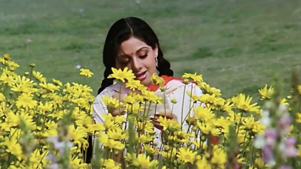 এই ফিল্মের কিছু শুটিং সুইত্জারল্যান্ডে হয়েছিল। তার পর থেকে সেই শুটিং স্পট এতটাই জনপ্রিয় হয়ে যায় যে, বলিউডের প্রচুর ফিল্ম সুইত্জারল্যান্ডে হতে শুরু করে। এমনকি সেখানে যশ চোপড়ার একটা মূর্তিও বানানো হয়েছে।