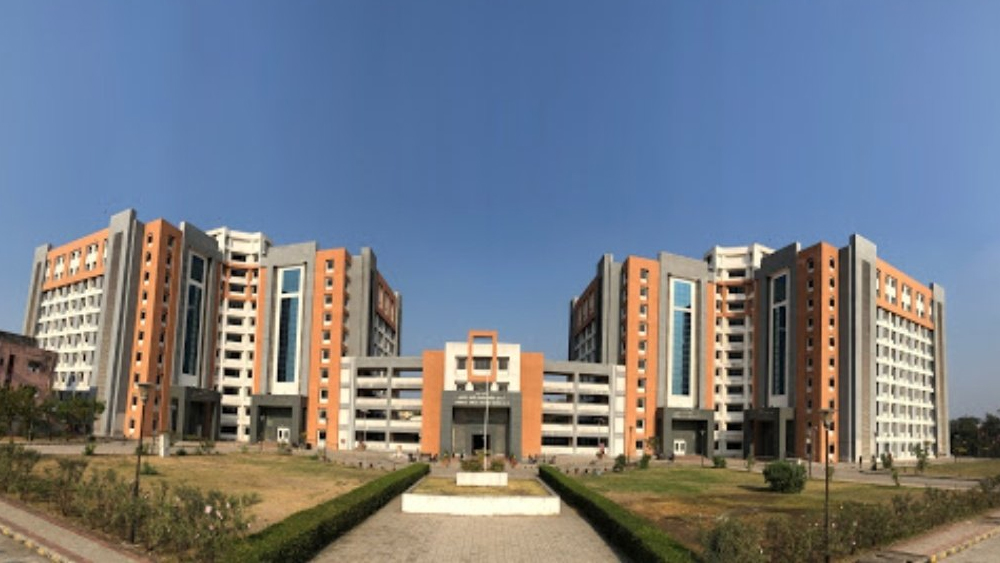 ভারতে যখন প্রথম করোনারোগীর সন্ধান মেলে, তখন থেকেই উদ্যোগী হয় আমদাবাদ মিউনিসিপ্যাল কর্পোরেশন। কোথায় এই কেন্দ্র করা যায়, প্রথমে তার উপযুক্ত জায়গা খুঁজে বার করা হয়।