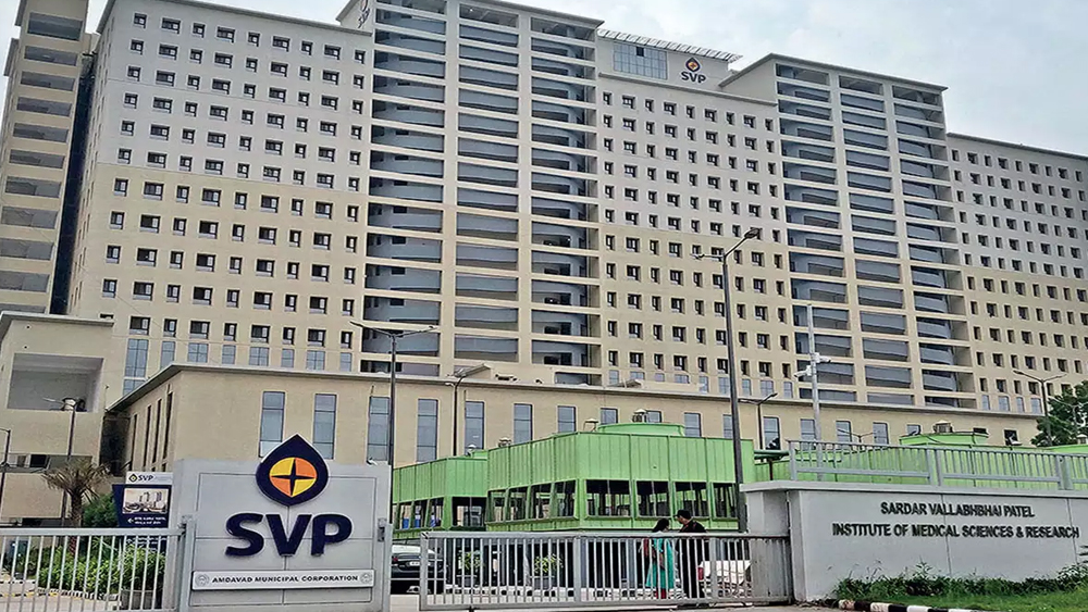 রোগীদের জন্য যা খাবার তৈরি করা হচ্ছে, তার দায়িত্বে আছেন সর্দার বল্লভভাই পটেল হাসপাতালের পুষ্টিবিজ্ঞানীরা। রোগীদের পথ্যে থাকছে খিচুড়ি, ডাল, তরকারি, স্যুপ, রুটি এবং ফলের রস।