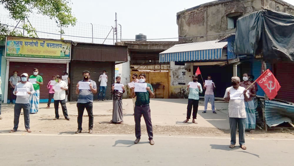 West Bengal Lockdown: Workers hold protest to get their dues
