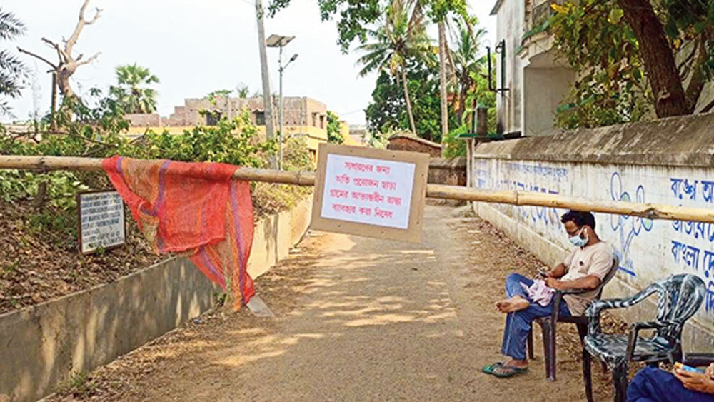 Coronavirus in West Bengal: barricade placed in the village to prevent outsiders entering