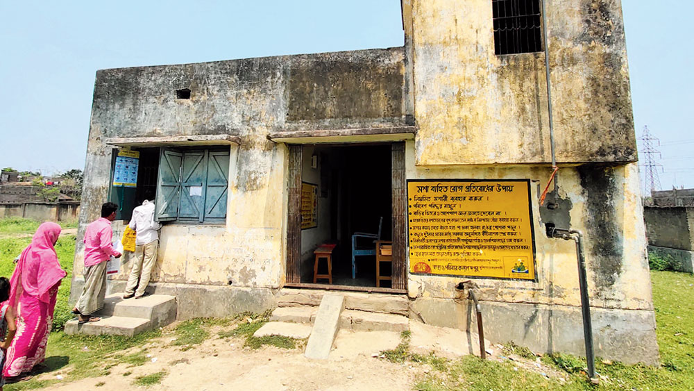 Coronavirus in West Bengal: no doctors, pharmacists give medicines to locals