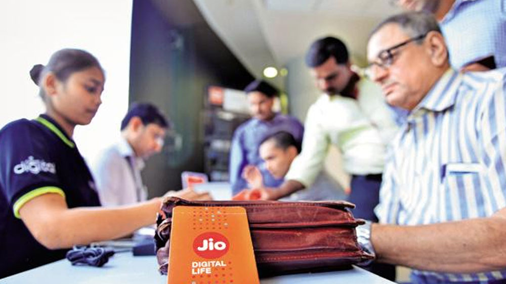 রিল্যায়ান্স জিয়ো জানাচ্ছে, ইতিমধ্যে দেশব্যাপী পাঁচ লক্ষ গ্রাহক এই অ্যাপটি ইনস্টল করে নিয়েছেন।