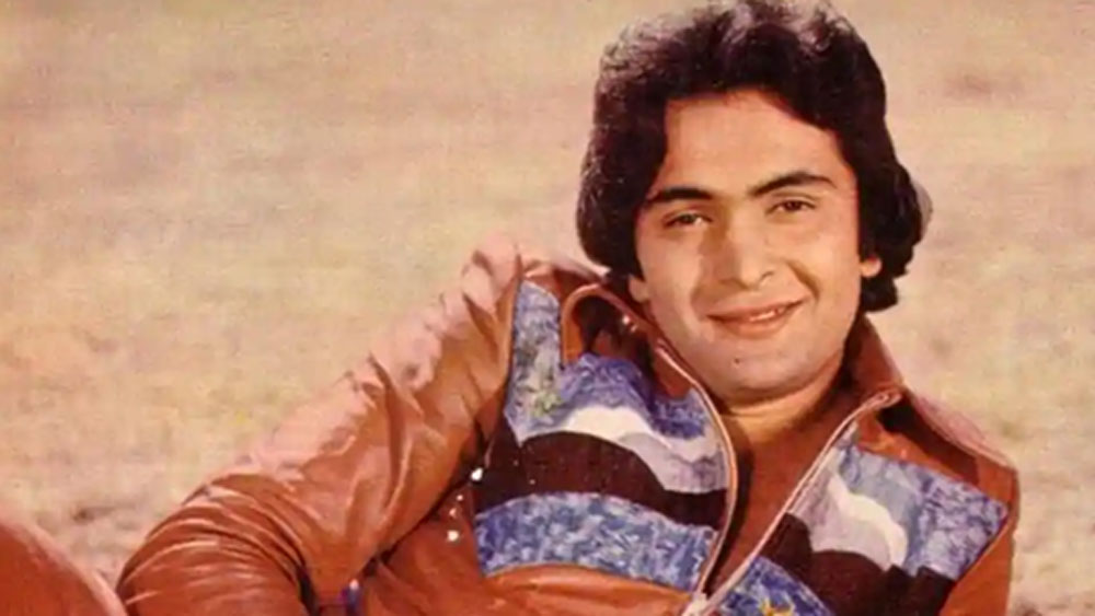 সলমনের বাবা সেলিম খানের সমসাময়িক অভিনেতা হলেন ঋষি কপূর। শুরু থেকেই কিন্তু সলমনের সঙ্গে ঋষি কপূরের এমন সম্পর্ক ছিল না। দু’জনে একসঙ্গে ‘ইয়ে হ্যায় জলবা’ ছবিতে অভিনয়ও করেছেন। এর কিছু বছর পর এমন একটা ঘটনা ঘটে যা কপূর এবং খান পরিবারের মধ্যে সমস্যার সৃষ্টি করে।