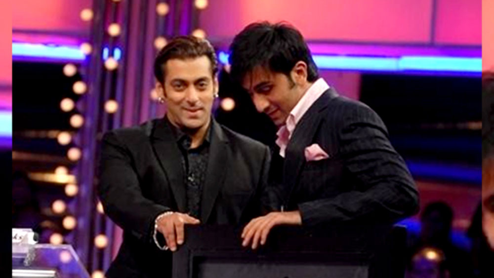 এই ঘটনা যখন সলমনের বাবা সেলিম খানের কানে যায়, তিনি সলমনকে কপূর পরিবারের গিয়ে ক্ষমা চাইতে বলেন। কিন্তু সলমন ছিলেন নাছোড়বান্দা। বাধ্য হয়ে সেলিম খানই ছেলের তরফে রণবীর এবং ঋষি কপূরের কাছে ক্ষমা চেয়ে নেন।