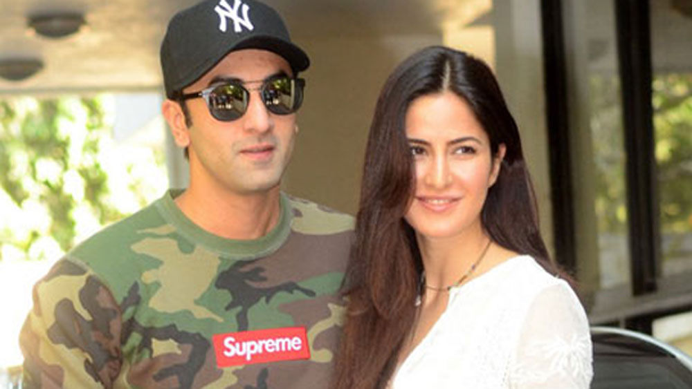 কপূর পরিবার থেকে সলমন আরও চোট পেয়েছিলেন যখন তাঁর গার্লফ্রেন্ড ক্যাটরিনা কইফ তাঁকে ছেড়ে রণবীরের সঙ্গে প্রেম করতে শুরু করেন। সলমন সাধারণত জোর করে কোনও সম্পর্ক টিকিয়ে রাখার ঘোর বিরোধী। কিন্তু ঋষি কপূর তাঁর বাবার সমসাময়িক অভিনেতা হওয়ায় রণবীরের সঙ্গে সম্পর্ক টিকিয়ে রাখেন তিনি।