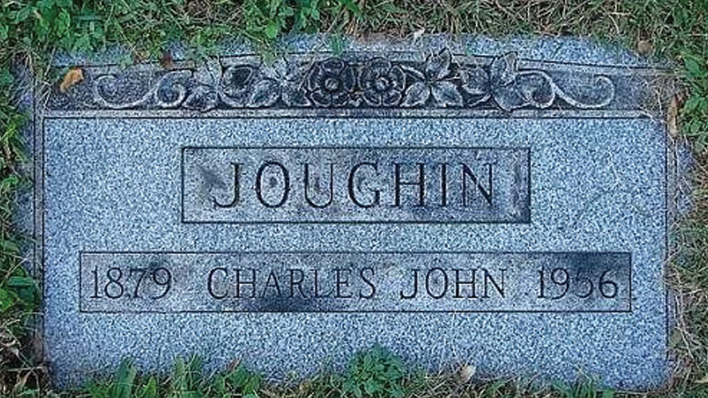 কিন্তু চার্লস জোঘিন নিজে কী করে অতলান্তিকের জলে অত ক্ষণ জীবিত থাকলেন? তিনি নিজে বিশ্বাস করতেন, অতিরিক্ত মদ্যপানই এর কারণ। তিনি এমনিতেই সুরাসক্ত ছিলেন। টাইটানিক থেকে ঝাঁপ দেওয়ার আগে প্রচুর মদ্যপান করেছিলেন। ফলে অ্যালকোহলের প্রভাবে হাইপোথার্মিয়া তাঁকে গ্রাস করতে পারেনি বলে দাবি করেছিলেন তিনি।