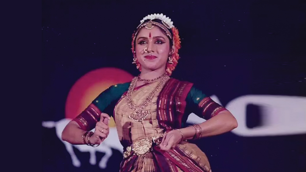 অভিনেত্রীর পাশাপাশি রেবতী এক জন দক্ষ ভরতনাট্যম শিল্পীও। পাশাপাশি তিনি বহু সমাজসেবামূলক কাজের সঙ্গেও যুক্ত।