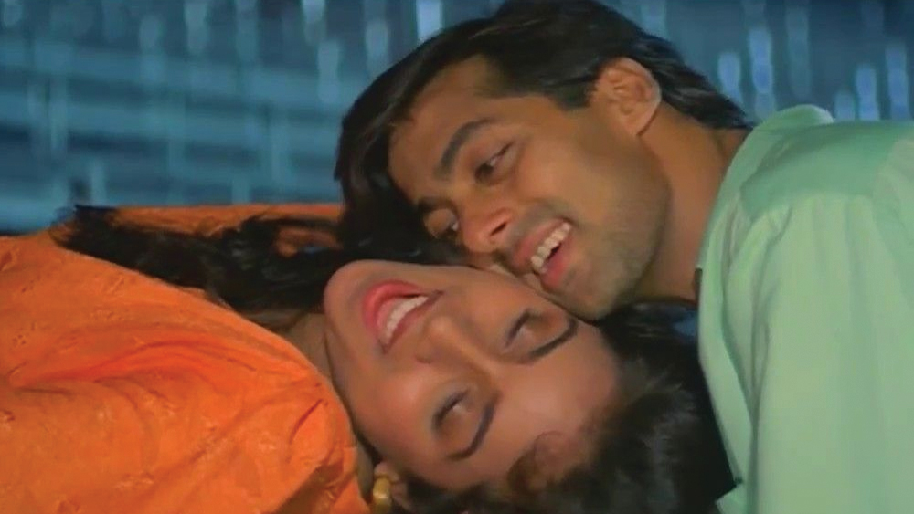 তবে এই পরিচিতি রেবতী বলিউডে পাননি। ১৯৯১ সালে সলমন খানের বিপরীতে মুক্তি পায় রেবতীর প্রথম হিন্দি ছবি ‘লভ’। সে সময় রেবতী ছিলেন সুপারহিট নায়িকা।  কিন্তু বক্স অফিসে সাফল্য পায়নি ‘লভ’। রেবতীর বলিউড-অভিযান অধরাই থেকে যায়।