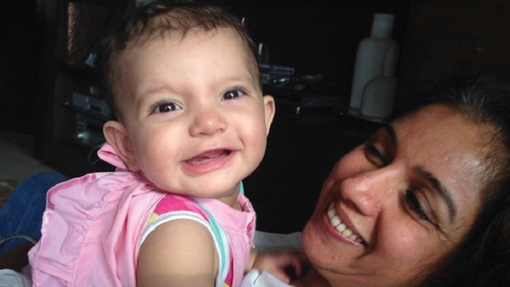 ডিভোর্সের বছরেই ফের চমক দিলেন রেবতী। ভক্তদের জানালেন, তিনি মা হয়েছেন। মেয়ের নাম রেখেছেন ‘মাহি’।