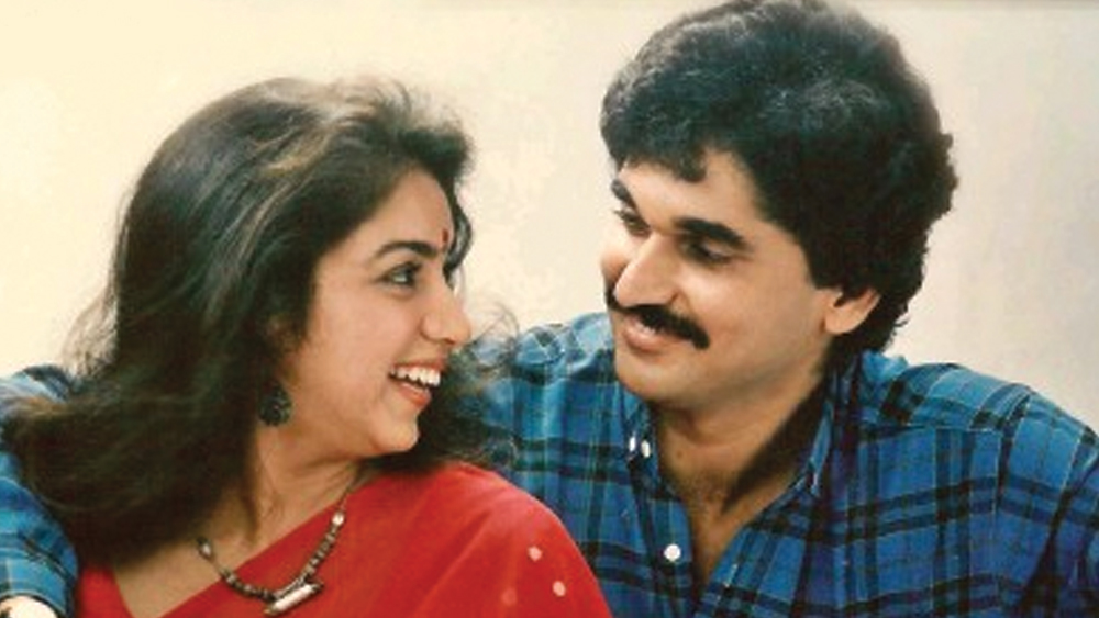 অন্য দিকে, রেবতীর প্রাক্তন স্বামী সুরেশ দীর্ঘ ২০ বছরের বিরতির পরে ফের ইন্ডাস্ট্রিতে ফিরে আসেন ২০১৭-এ। অভিনয় করেন ‘সোলো’ ছবিতে। তার আগে ১৯৯৩-এ মুক্তি পেয়েছিলে তাঁর পরিচালিত ও অভিনীত ছবি ‘পাশমার্গল’।