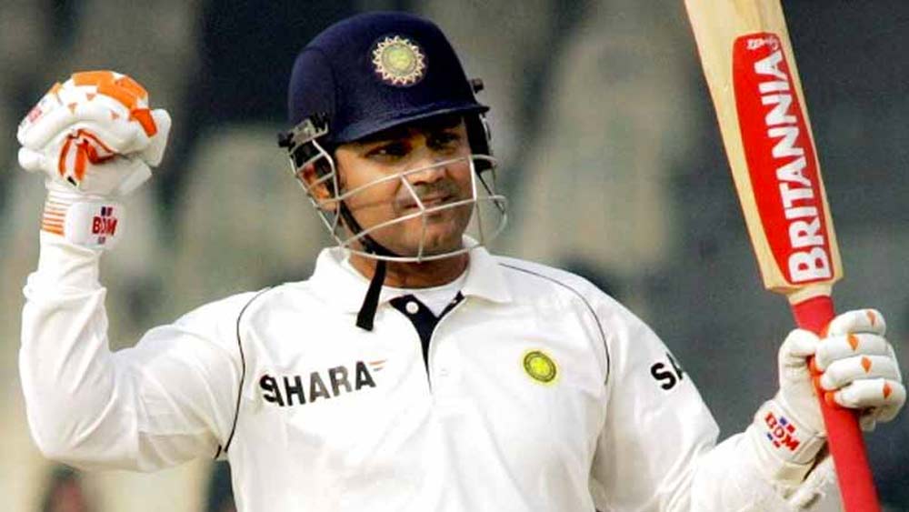 দলের ওপেনার বীরেন্দ্র সহবাগ। অস্ট্রেলিয়ার মাটিতে গিয়েও বেশ কিছু মনে রাখার মতো ইনিংস রয়েছে নজফগড়ের সচিনের। ১০৪ টেস্টে ৮৫৮৬ রান করেছেন তিনি। টেস্টে সর্বাধিক ৩১৯। ২৩ সেঞ্চুরি করেছেন তিনি।