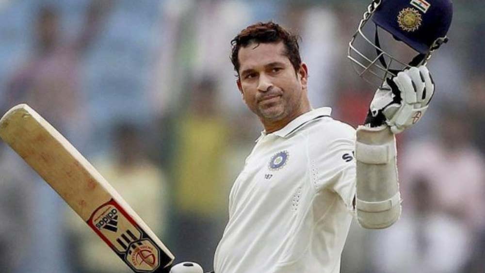 চারে অবধারিত ভাবেই সচিন তেন্ডুলকর। যাঁকে বাদ দিয়ে ভারতের কোনও সেরা দল হতেই পারে না। ২০০ টেস্টে ১৫৯২১ রান করেছেন মুম্বইকর। লিটল চ্যাম্পিয়নের গড় ৫৩.৭৮। সেঞ্চুরির সংখ্যা ৫১। অস্ট্রেলিয়ার বিরুদ্ধে টেস্টই হোক বা ওয়ানডে, সব সময় জ্বলে উঠেছেন সচিন।