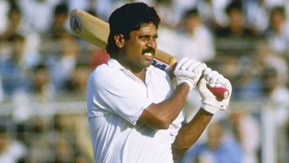 ১৯৮৩ সালের বিশ্বকাপজয়ী ভারতীয় দলের অধিনায়ক কপিল দেব হলেন ওয়ার্নের দলের একমাত্র অলরাউন্ডার। ১৩১ টেস্ট খেলেছেন কপিল। ৩১.০৫ গড়ে করেছেন ৫২৪৮ রান। রয়েছে আট সেঞ্চুরি। সর্বাধিক ১৬৩। এর সঙ্গেই নিয়েছেন ৪৩৪ উইকেট। ২৩ বার নিয়েছেন পাঁচ উইকেট বা তার বেশি। ম্যাচে দু’বার নিয়েছেন ১০ উইকেট। ৮৩ রানে নয় উইকেট হল তাঁর কোনও ইনিংসে সেরা বোলিং।