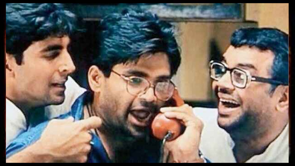 রিঙ্কুকে অপহরণ করে মুক্তিপণের জন্য তাঁর বড়লোক দাদুর কাছ থেকে মোটা টাকা হাতানোর পরিকল্পনা ছিল অপহরণকারীদের। কিন্তু ভুলবশত অক্ষয় কুমার, সুনীল শেট্টি এবং পরেশ রাওয়ালের কাছে মুক্তিপণের ফোনটা চলে যায়।