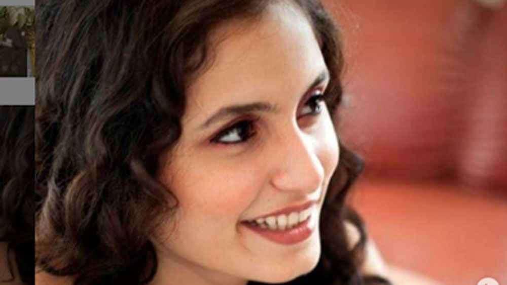 বাবা-মা চাইতেন না তো বটেই, রিঙ্কুও চেয়েছিলেন পড়াশোনায় ফোকাস করতে। স্কলারশিপ পেয়ে ফ্রান্সে গিয়ে তিনি বিবিএ শেষ করেন। তার পর দেশে ফিরে একটা অ্যাড এজেন্সিতে চাকরি পান। তার পর একটা সফটওয়্যার কোম্পানিতে ৫ বছর কাজ করেছেন।