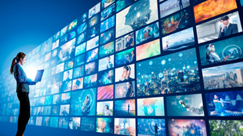 গৃহবন্দি থাকাকালীন নিজেকে অবসাদমুক্ত রাখার অন্যতম উপায় হল বিনোদন। তাই বিনোদনের ব্যবস্থা ঠিকঠাক রয়েছে কি না দেখে নিন আরও এক বার।