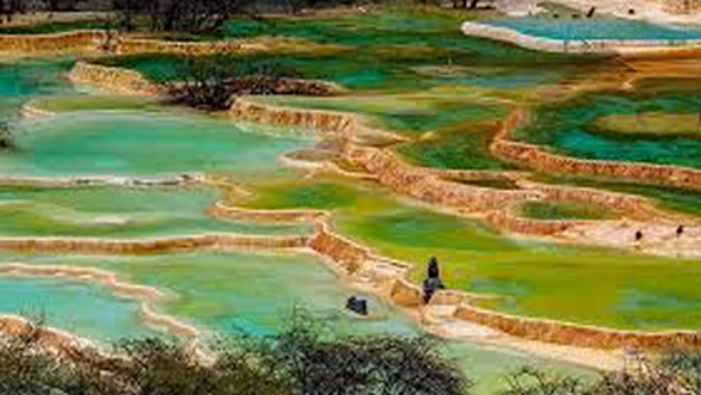 নরক মানেই ভয়ঙ্কর একটা জায়গা, যেখানে নাকি সমস্ত পাপের বিচার হয়, মৃত্যুর পর খুব কষ্ট করে থাকতে হয়। সেখানে স্বর্গ মানেই সুখের বাড়ি। চারদিক সৌন্দর্যে ভরপুর।