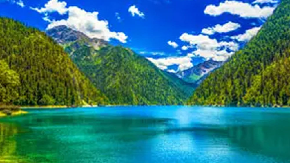 এই স্বর্গে পৌঁছতে গেলে প্রথমে পৌঁছতে হবে চিনের দক্ষিণ-পশ্চিম অংশে। এই দক্ষিণ-পশ্চিম অংশেই রয়েছে সিচুয়াং প্রদেশ। আর সিচুয়াং প্রদেশই হল স্বর্গের প্রবেশদ্বার।