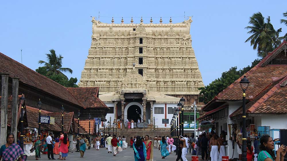 বহিরাগত শত্রুর আক্রমণের হাত থেকে বাঁচাতেও বহু রাজপরিবার এই মন্দিরের দুর্ভেদ্য কোষাগারে সঞ্চিত রেখেছে তাদের ঐশ্বর্য। পরে হয়তো শত্রুর আক্রমণে বিলুপ্ত হয়ে গিয়েছে রাজবংশ। কিন্তু তাদের সম্পদ গচ্ছিত ও নিরাপদ রয়ে গিয়েছে ভগবান পদ্মনাভর আশ্রয়ে। কয়েক হাজার বছর ধরে এ ভাবেই তিলে তিলে সংরক্ষিত হয়েছে প্রাচীন এই মন্দিরের ঐশ্বর্য।
(ছবি: শাটারস্টক এবং সোশ্যাল মিডিয়া)