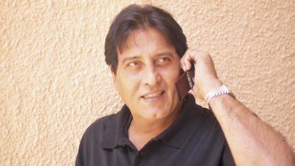 বিনোদ খন্না ডেট দিয়ে দিলেন ছবির জন্য। এর পর সেকেন্ড লিডের জন্য প্রকাশ গেলেন অমিতাভ বচ্চনের কাছে। তাঁর সঙ্গে অমিতাভের সম্পর্ক ছিল বেশ ভাল।