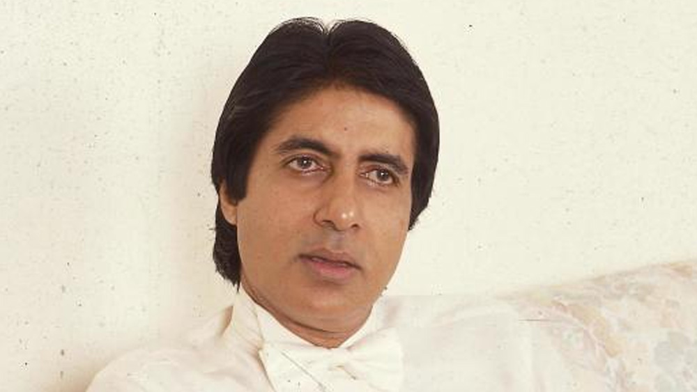 অমিতাভ চিত্রনাট্য পড়লেন। প্রকাশের কাছে ন্যারেশন শুনলেন। কিন্তু তাঁর নিজের চরিত্রের তুলনায় ভাল লাগল বিনোদ খন্নাকে অফার করা চরিত্র।