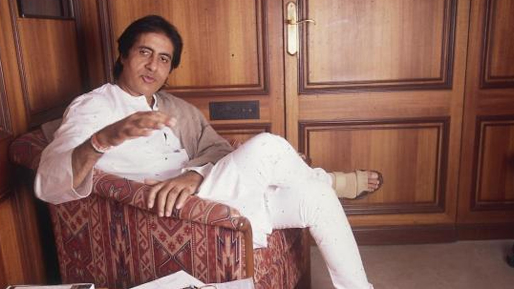 প্রকাশকে অনুরোধ করলেন অমিতাভ। যেন বিনোদকে অফার করা চরিত্রটা তাঁকে দেওয়া হয়।