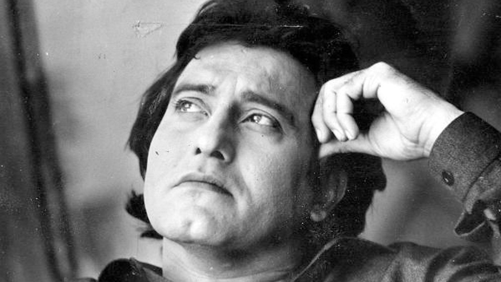 বিনোদ সরাসরি প্রকাশকে বললেন। অপারগ প্রকাশ তখন বোঝাতে লাগলেন বিনোদকে। বলতে চাইলেন যে, দু’টি চরিত্রই সমান গুরুত্বপূর্ণ। কিন্তু বিনোদ কোনও কথাই শুনতে নারাজ।