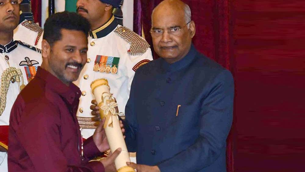 ১৯৭৩ সালের ৩ এপ্রিল মহীশূরে জন্ম প্রভু দেবার। তাঁর বাবা মুগুর সুন্দর ছিলেন দক্ষিণী ফিল্ম ইন্ডাস্ট্রির নামী কোরিয়োগ্রাফার। বাবার পথে পা রাখেন ছেলেও। ছোট থেকেই তিনি ছিলেন বিস্ময়প্রতিভা। ভরতনাট্যমের পাশাপাশি শিখেছেন পাশ্চাত্য ঘরানার নাচও। সিনেমায় হাতেখড়ি দক্ষিণী ছবির ব্যাকগ্রাউন্ড ডান্সার হিসেবে।