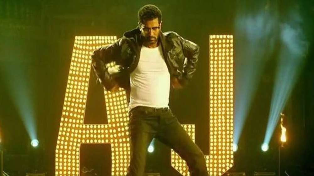 ইন্ডাস্ট্রিতে কেরিয়ারের শুরুতেই ১৯৯৫ সালে বিয়েও করে নেন প্রভুদেবা। তাঁর প্রথম স্ত্রীর নাম ছিল রামলতা। পরে ছোট করে নাম নেন ‘লতা’। তিনিও নৃত্যশিল্পী ছিলেন। দু’জনের পছন্দের বিষয় একই হওয়ায় প্রভুদেবা-লতার আলাপ, প্রণয়ে পরিবর্তিত হতে সময় নেয়নি।