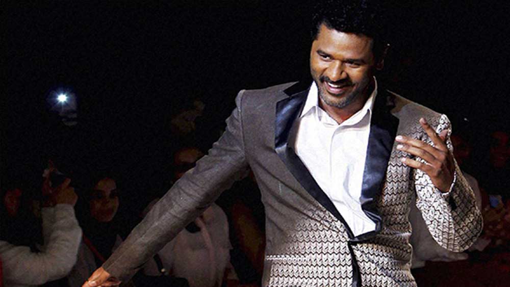 শেষ অবধি অবশ্য ভেঙে পড়ে লতার প্রতিরোধ। ২০১১ সালে তিনি বিবাহবিচ্ছেদে সম্মত হন। শেষ হয়ে যায় তাঁদের ষোল বছরের দাম্পত্য। দুই ছেলের কাস্টডি পান লতা। প্রভু দেবাকে সন্তানদের সঙ্গে দেখা করার অনুমতি দেওয়া হয়।