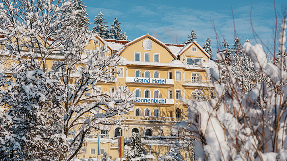 ১৯৬০ সালে আবার হোটেল হিসেবে দেখা যায় এই প্রাসাদোপম বাড়িকে।