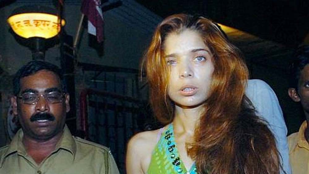 অভিষেকের নামে পুলিশে অভিযোগ জানাতেও গিয়েছিলেন তিনি, কিন্তু আত্মহত্যার চেষ্টা করার জন্য উল্টে তাঁর বিরুদ্ধেই জমা পড়েছিল এফআইআর।