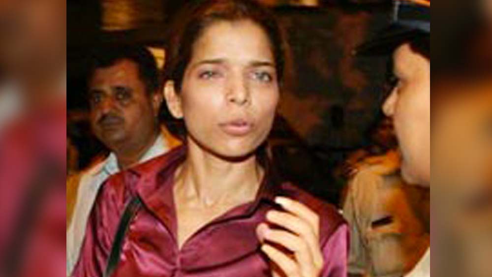 অভিষেকের ও তাঁর বিয়ের কোনও প্রমাণ দেখানোর কথা বলা হলেও তিনি এড়িয়ে যান। সাময়িক ভাবে ধাক্কা লাগলেও পরে সবাই বুঝে যান, এ সবই হেডলাইন কাড়ার চেষ্টা। অ্যাশ এবং অভিষেকের বিয়েও মহা ধুমধামের সঙ্গে সম্পন্ন হয়।