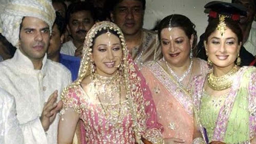 এরপর মূলত ববিতার ইচ্ছেতেই করিশ্মার বিয়ে হয় দিল্লির ব্যবসায়ী সঞ্জয় কপূরের সঙ্গে। সঞ্জয় ছিলেন ডিভোর্সি। ববিতা ভেবেছিলেন ধনী পরিবারে তাঁর মেয়ে সুখে থাকবে। কিন্তু সেই ইচ্ছে পূর্ণ হয়নি। করিশ্মার ১৩ বছরের দাম্পত্য ভেঙে যায় ২০১৬ সালে। তাঁর অশান্ত দাম্পত্য প্রভাব ফেলেছিল করিনার উপর। তিনি এক সাক্ষাৎকারে বলেছিলেন, কোনওদিন বিবাহিত পুরুষের সঙ্গে সম্পর্কে জড়াবেন না।