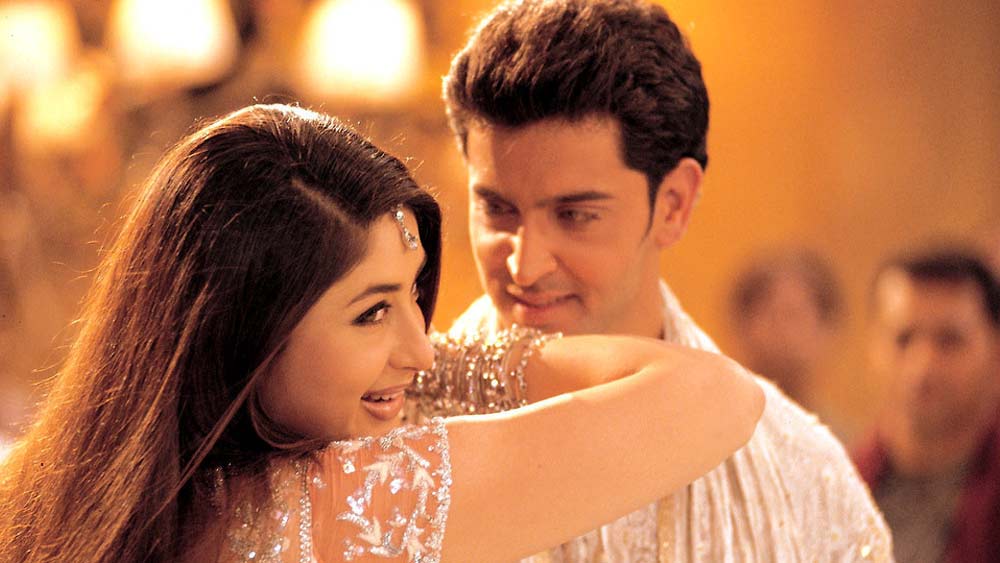 হৃতিকের প্রথম ছবি ‘কহো না প্যায়ার হ্যায়’-তেও করিনার কাজ করার কথা ছিল। কিন্তু তিনি সেই অফার ফিরিয়ে দেন। তবে এই নিয়ে খেদ ছিল না করিনার। কারণ তাঁর মনে হয়েছিল, এই ছবিতে নায়িকার তুলনায় অনেক বেশি গুরুত্ব পেয়েছেন নায়ক। ক্রমে ইন্ডাস্ট্রিতে গভীর হয় হৃতিক-করিনার সম্পর্কের গুঞ্জন।