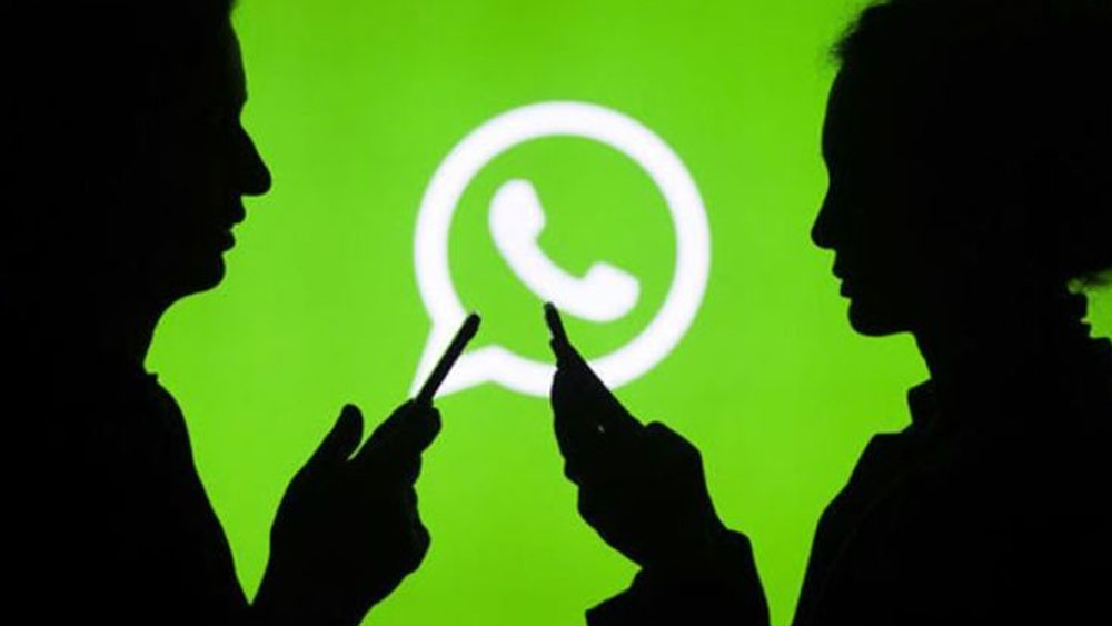 হোয়াসটঅ্যাপের আরও এক প্রতিবন্ধকতা হল, একটি অ্যাকাউন্ট একটি মোবাইলেই ব্যবহার করা যায়। যে মুহূর্তে আপনি অন্য একটি মোবাইলে লগ ইন করবেন, আগের মোবাইল থেকে নিজে থেকেই লগ আউট হয়ে যাবেন।