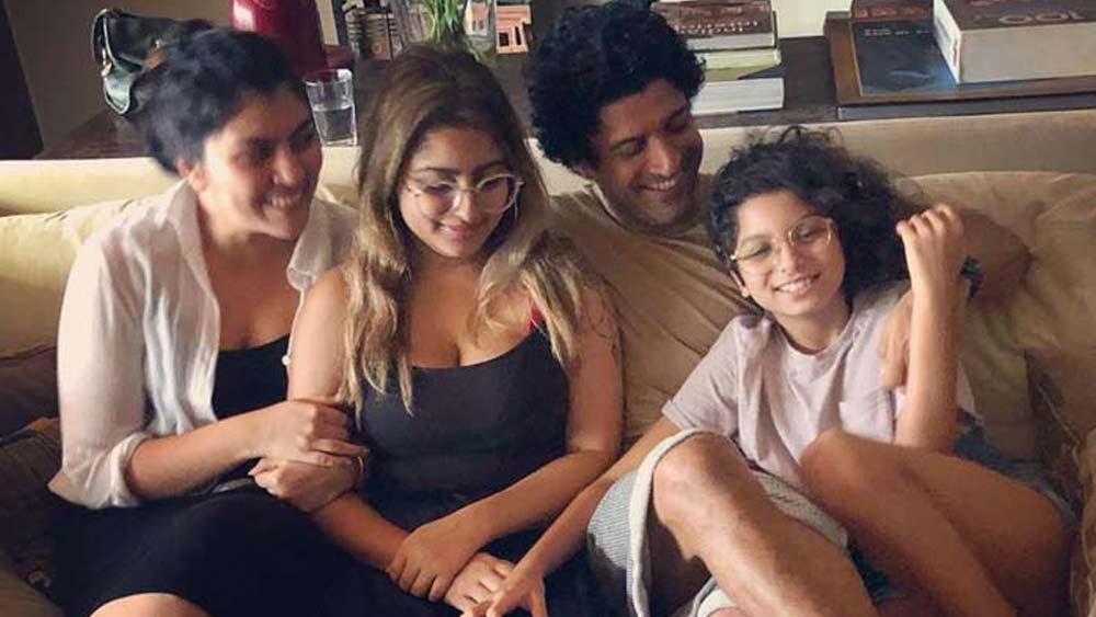 অধুনার পড়াশোনা ইংল্যান্ডের রেইনফোর্ড হাই স্কুল থেকে। মাত্র ১৭ বছর বয়সে তিনি জয়ী হন অনূর্ধ্ব ২১ জাতীয় হেয়ারস্টাইলিং চ্যাম্পিয়নশিপে। এর পর সেই পথেই গড়ে তোলেন নিজের কেরিয়ার।