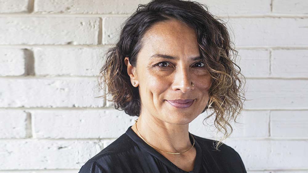 ছেলেদের হেয়ারস্টাইল নিয়েও যে এত রকম পরীক্ষানিরীক্ষা করা যায়, দেখিয়ে দিয়েছিল ‘দিল চাহতা হ্যায়’। খুব জনপ্রিয় হয় ওই তিন রকমের হেয়ারস্টাইল। এই সিনেমা অধুনাকে তাঁর কেরিয়ার মজবুত করতে অনেকটাই সাহায্য করে।