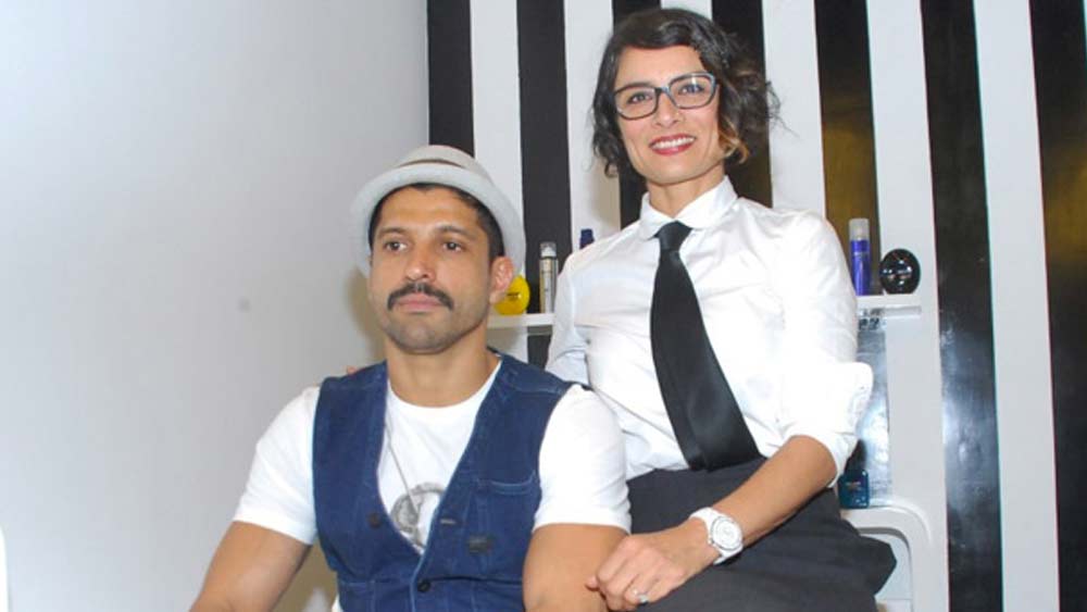 প্রীতির জন্য দু’রকম হেয়ারস্টাইল তৈরি করেছিলেন অধুনা। একটা ছোট, অন্যটা লম্বা। সিনেমার শুটিং হয়েছিল লাদাখে। সেখানে চরম শীতল আবহাওয়ায় পরচুলা ঠিক রাখাই ছিল চ্যালেঞ্জ। পরে এক সাক্ষাৎকারে সেই অভিজ্ঞতা জানিয়েছিলেন, প্রীতি ও অধুনা, দু’জনেই।