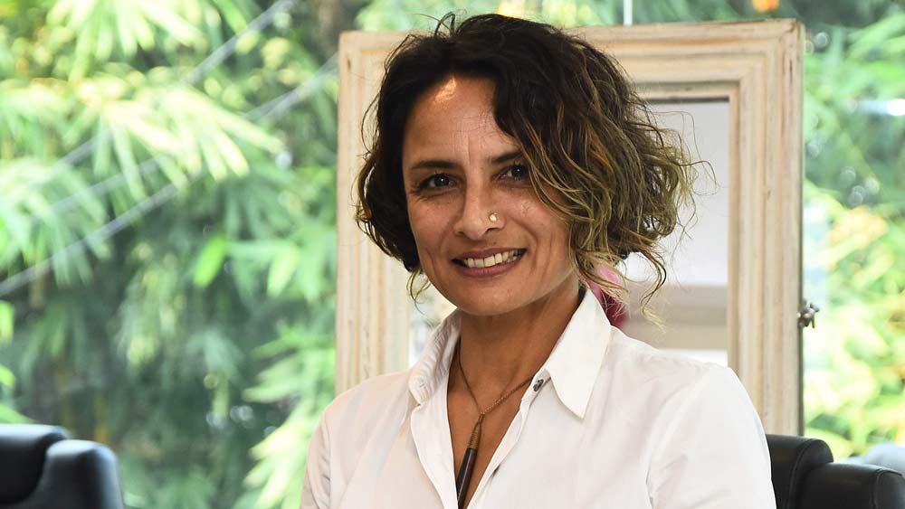 কাজের বাইরে অবসরে অধুনা ভালবাসেন বই পড়তে আর ঘোড়ায় চড়তে।