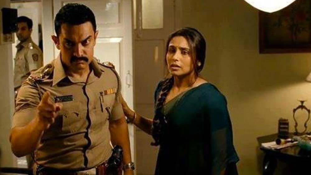 আমির খানের বিপরীতে ছিলেন রানি মুখোপাধ্যায়, করিনা কপূরের মতো দুই অভিনেত্রী। কিন্তু চিত্রনাট্যের দৌলতে এক বারও আমির খানের সঙ্গে তাঁদের এক জনেরও রোমান্টিক রসায়ন জমল না।