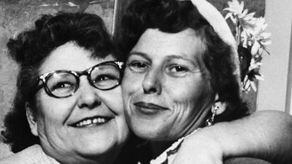 ১৯২৩ থেক ১৯২৭, এই চার বছর স্থায়ী হয়েছিল ন্যানির প্রথম বিয়ে। চার বছর চার মেয়ের মা হয়েছিল সে। কিন্তু মাতৃত্বও তাঁর জীবনে স্থিরতা আনতে পারেনি। বরং, চরম হতাশায় নেশাগ্রস্ত হয়ে পড়ে সে।