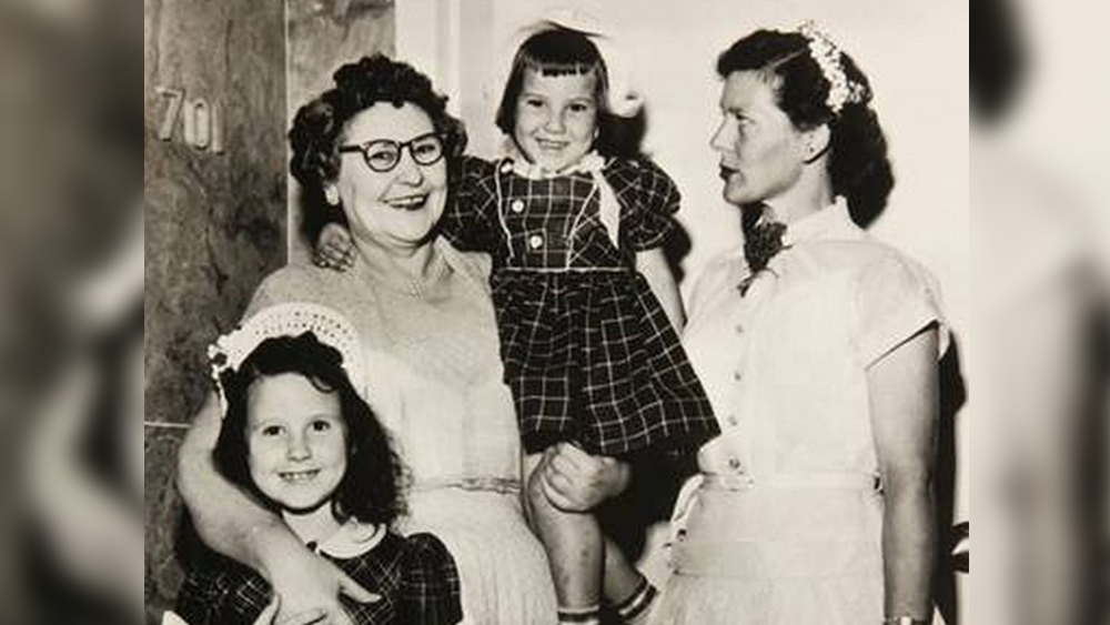 এর মধ্যেই খাদ্যে বিষক্রিয়া হয়ে মারা যায় তাঁর মেজো ও সেজো মেয়ে। সে সময় মাঝে মাঝেই বাড়ি ছেড়ে থাকতেন ব্র্যাগস। তাঁর মা মারা যাওয়ার পরে অন্য এক মহিলার সঙ্গে নতুন করে ঘর বাঁধেন তিনি। দুই মেয়েকে নিয়ে বাবা মায়ের কাছে ফিরে যায় ন্যানি।