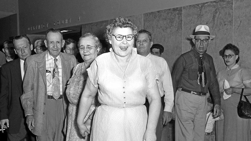 কারাগারে বন্দি থাকার সময় ১৯৬৫ সালের ২ জুন লিউকেমিয়ায় মারা যায় এই কুখ্যাত সিরিয়াল কিলার। ১৯২০ থেকে ১৯৫৪ পর্যন্ত, ৩৪ বছরে ৪ জন স্বামী-সহ মোট ১১ জনকে খুন করেছিল ন্যানি। অপরাধের নথিতে সে কুখ্যাত হয়ে আছে ‘দ্য ব্ল্যাক উইডো’ নামে।  (ছবি: সোশ্যাল মিডিয়া)