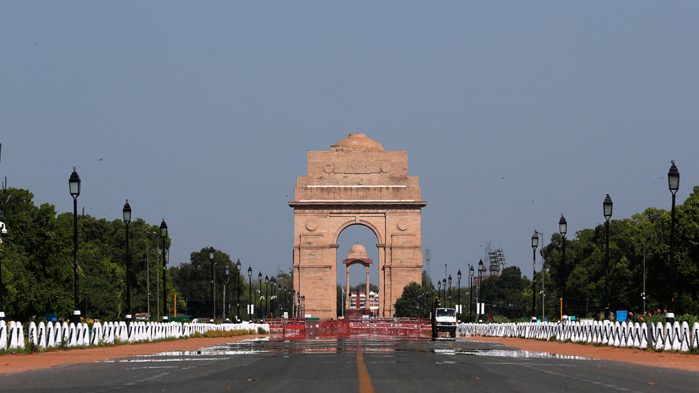 লকডাউনে দূষণমুক্ত ইন্ডিয়া গেটের ঝকঝকে রূপ তাক লাগিয়ে দিচ্ছে।