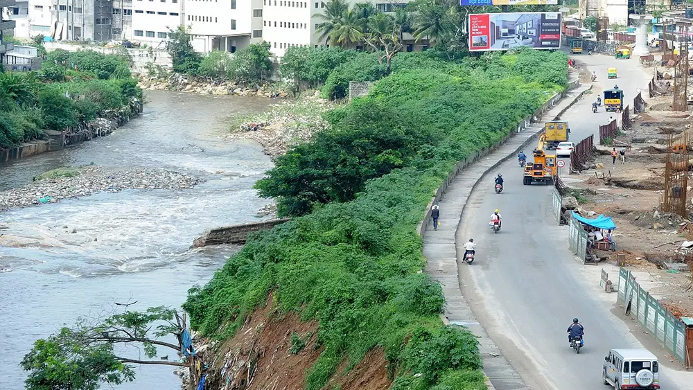 এখন বৃষভবতীর টলটলে নীল জল দেখে হতবাক স্থানীয় বাসিন্দারাই।
