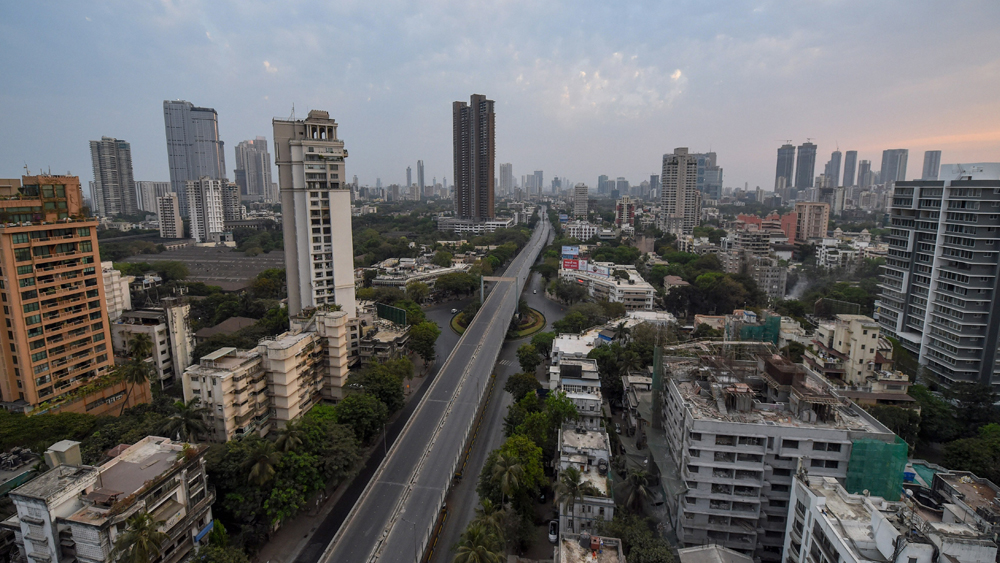 এখন শহরের রূপ মুগ্ধ করছে ঘরবন্দি মুম্বইবাসীদের।