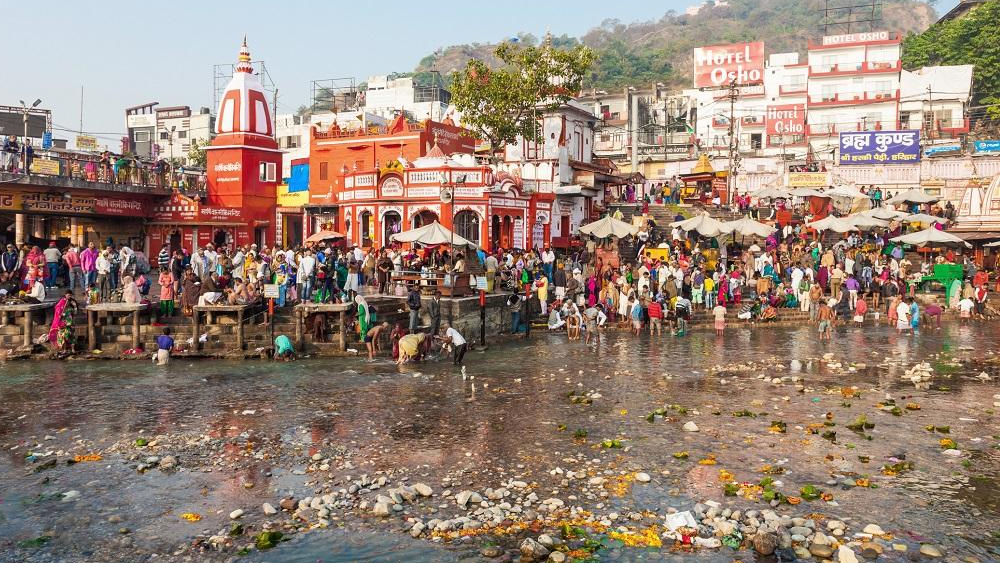 হরিদ্বারের হর কি পৌড়ী ঘাট সবসময়ই পুণ্যার্থীপূর্ণ থাকত।