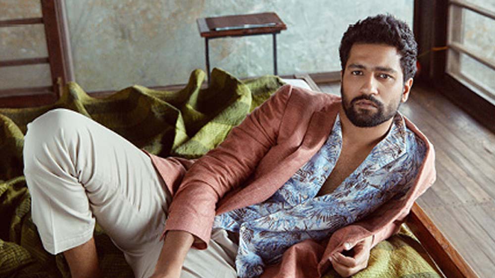 শুধু দুই নায়িকাই নন। এই আবাসনে থাকেন এক ঝাঁক নায়কও। বলিউডের অন্যতম জনপ্রিয় নায়ক, জাতীয় পুরস্কারজয়ী ভিকি কৌশলের বাড়িও এই আবাসন।